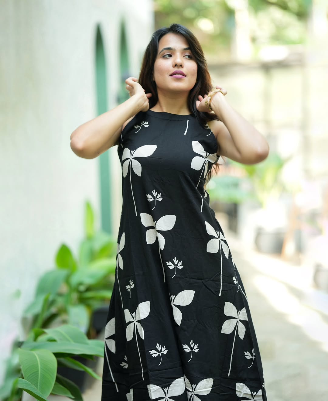 Black & White Cotton Botanical Print Sleeveless Kurta Pant Set For Women