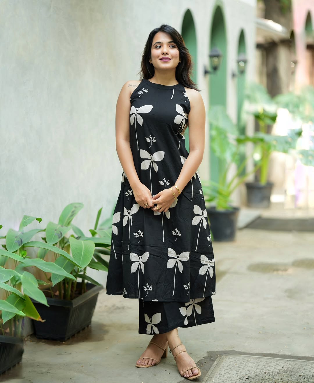 Black & White Cotton Botanical Print Sleeveless Kurta Pant Set For Women