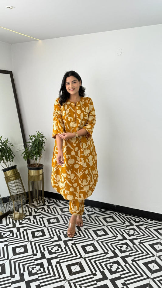 Yellow Floral Vine Print Kurta Pant Set with Lace Detail For Women