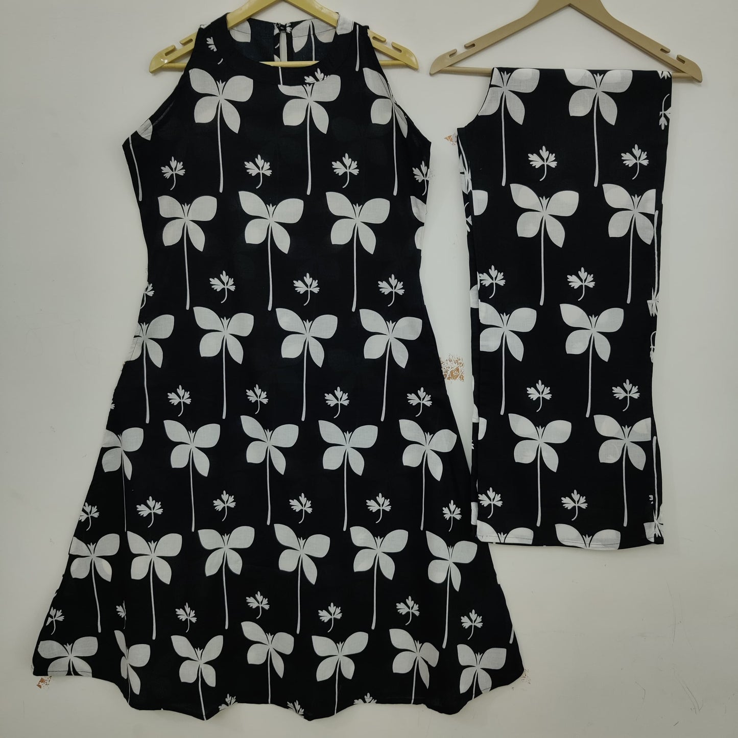Black & White Cotton Botanical Print Sleeveless Kurta Pant Set For Women