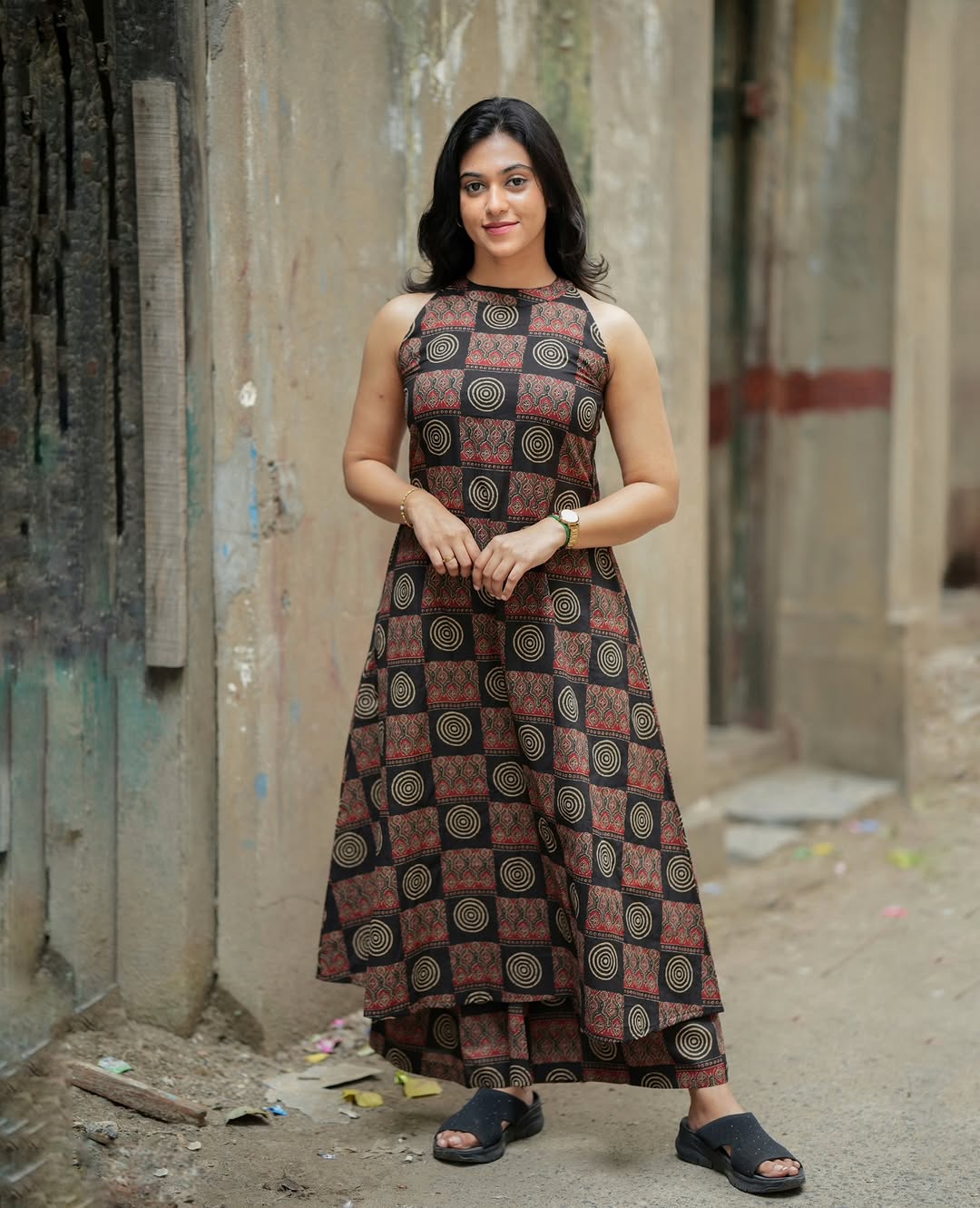 Black & Red Cotton Abstract Print Sleeveless Kurta And Pant Set For Women