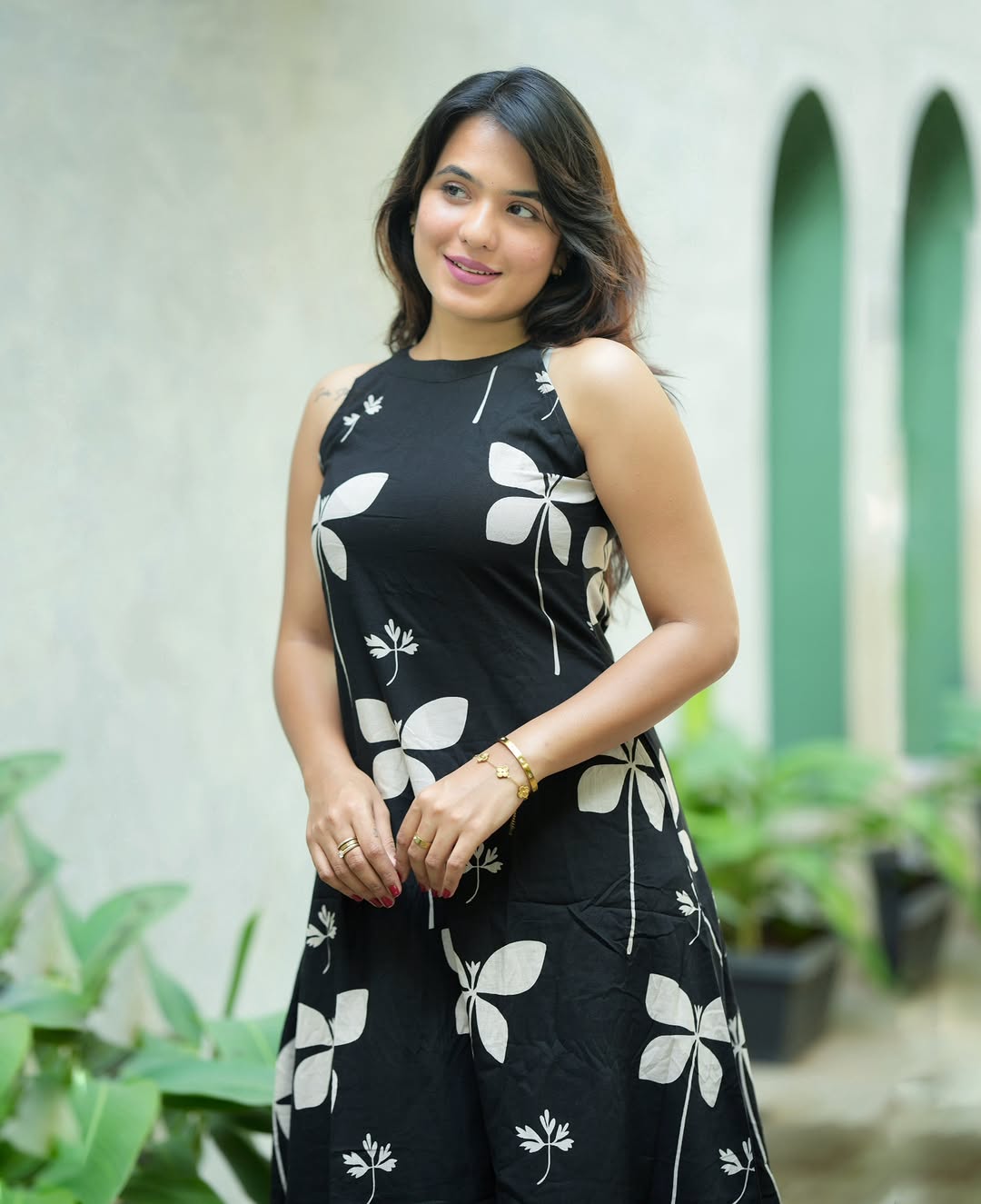 Black & White Cotton Botanical Print Sleeveless Kurta Pant Set For Women