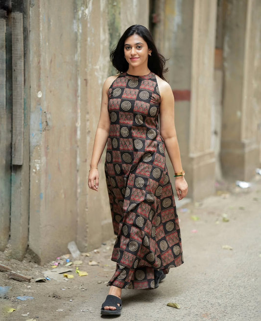 Black & Red Cotton Abstract Print Sleeveless Kurta And Pant Set For Women
