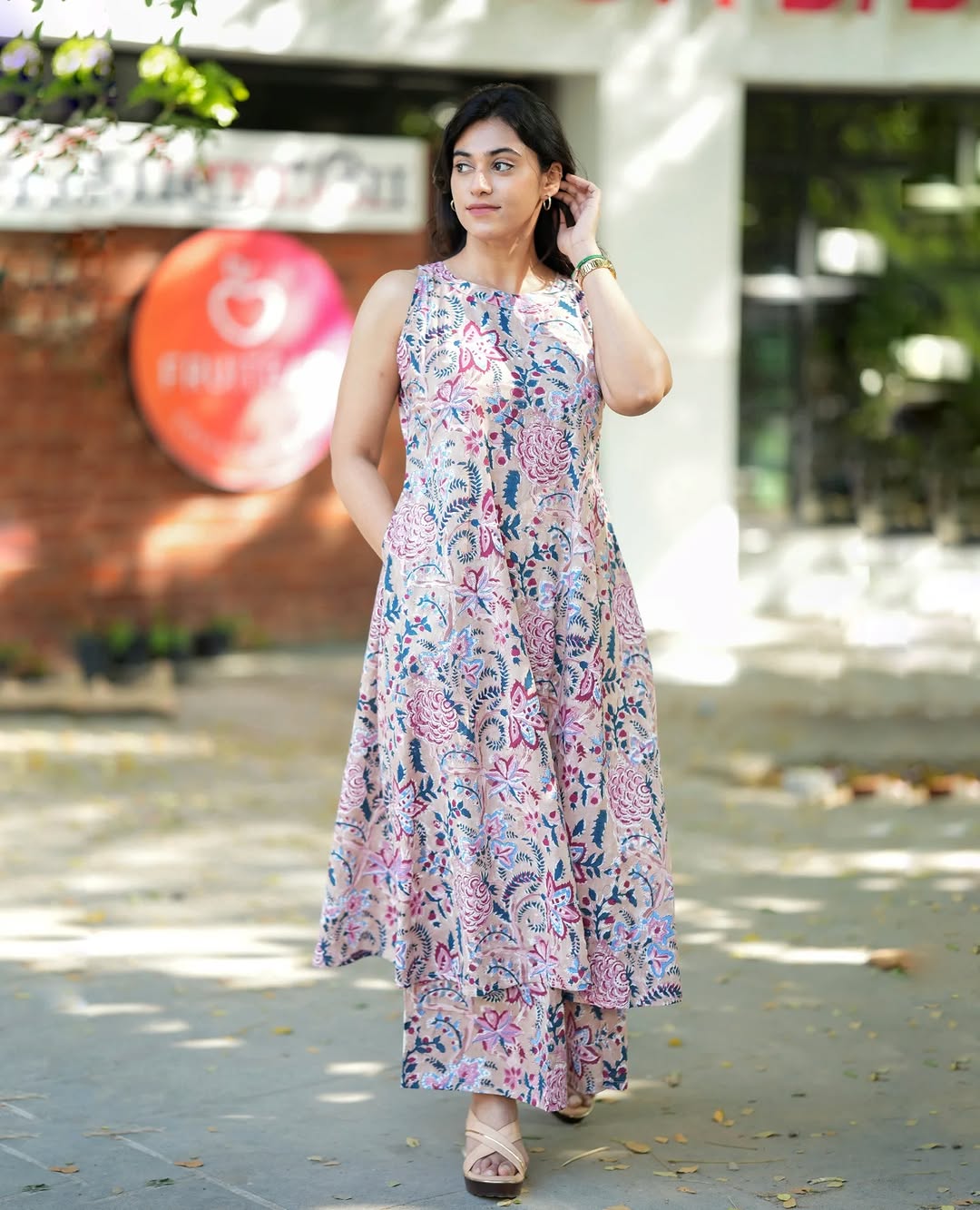 Elegant Floral Print Sleeveless Kurti with Matching Palazzo Set