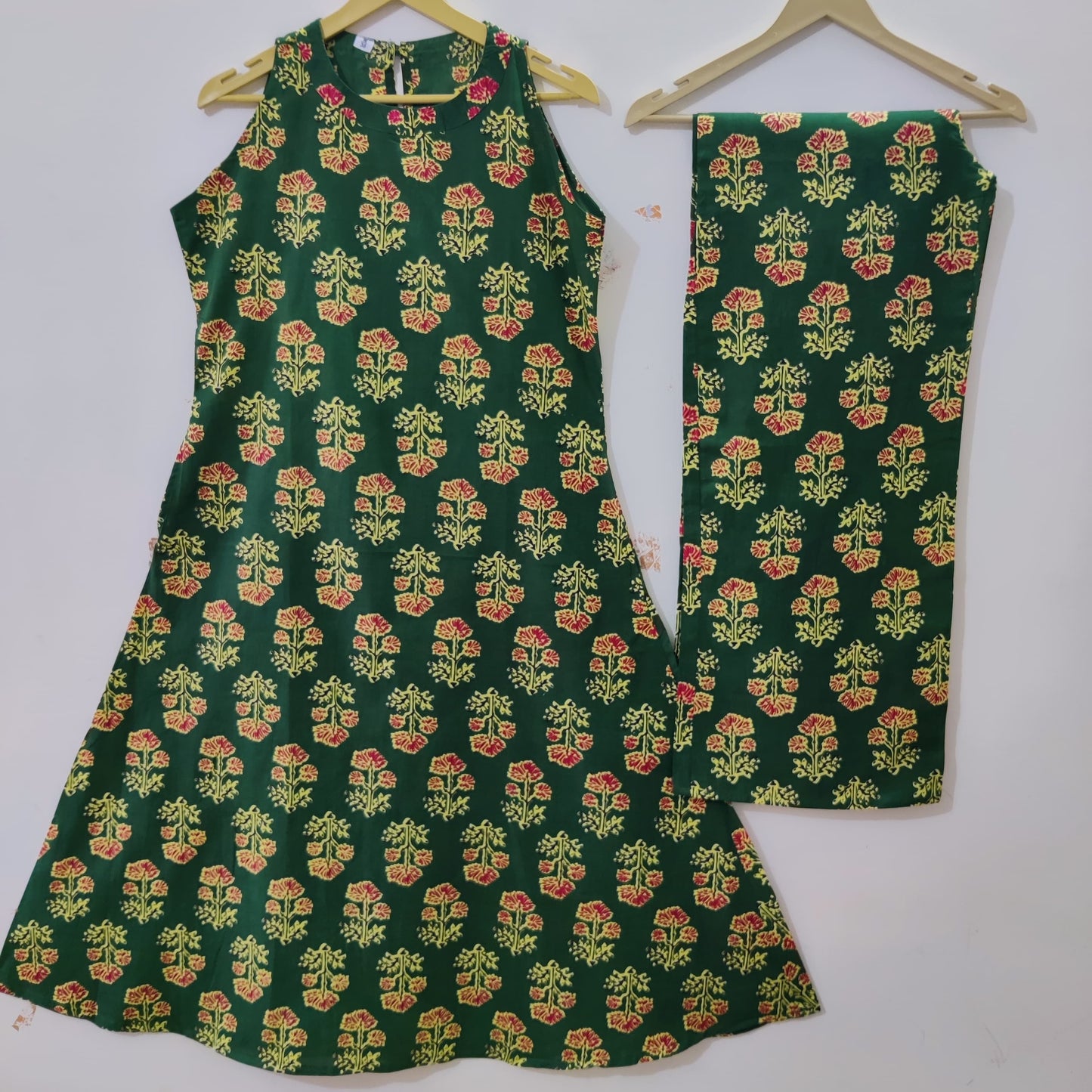 Forest Green Cotton Floral Print Sleeveless Kurta & Palazzo Co-ord Set For Women