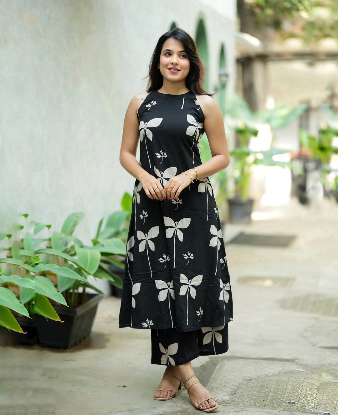 Black & White Cotton Botanical Print Sleeveless Kurta Pant Set For Women