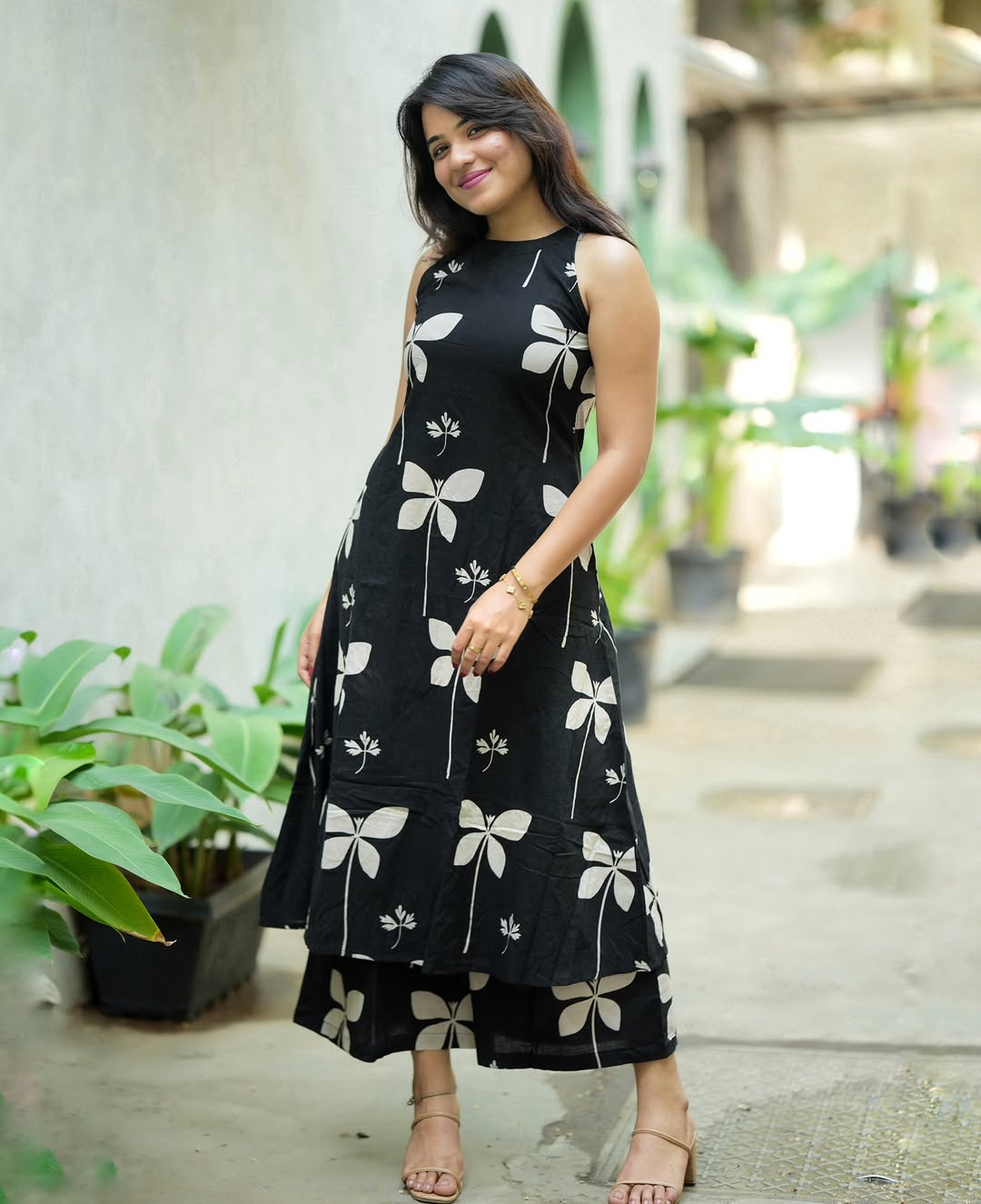 Black & White Cotton Botanical Print Sleeveless Kurta Pant Set For Women